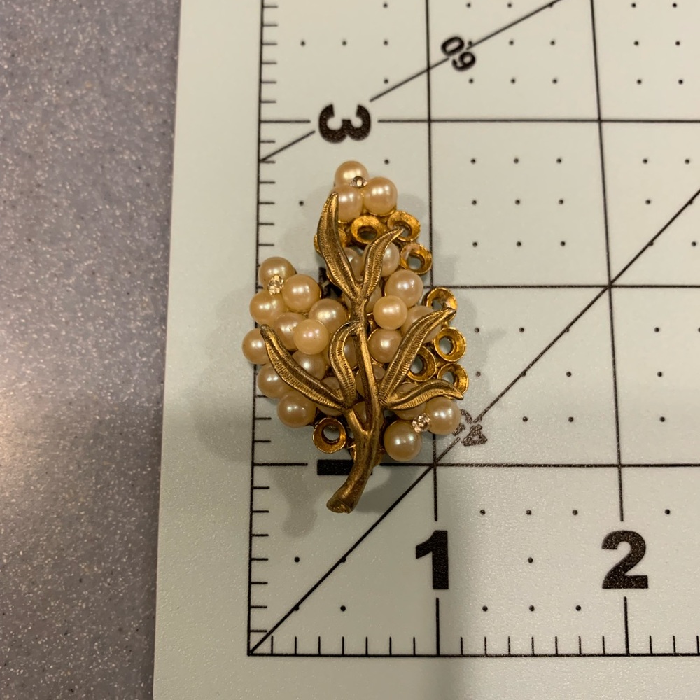 Vintage Gold Color Branch/Leaf Faux Pearl Brooch/Pin - Picture 7 of 7